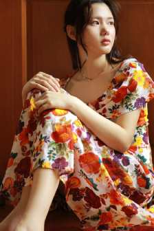 年轻的女老师在线